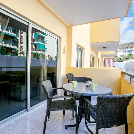 206 Angeles Apartment
