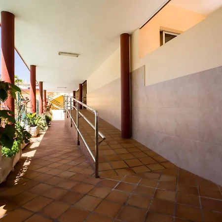 206 Angeles Apartment